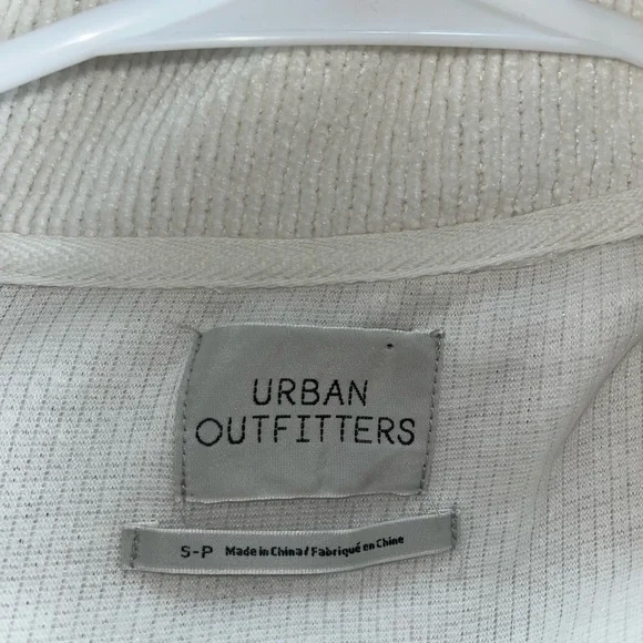 Cream pullover - Picture 3 of 3